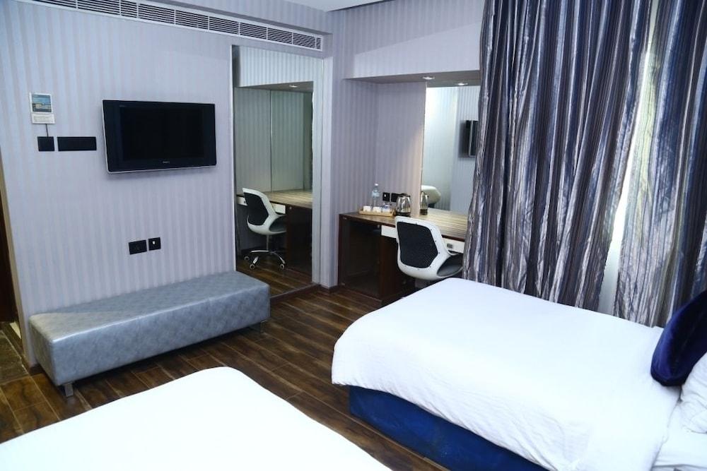 The Spring Hotell Chennai Exteriör bild