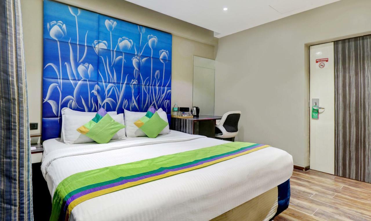 The Spring Hotell Chennai Exteriör bild