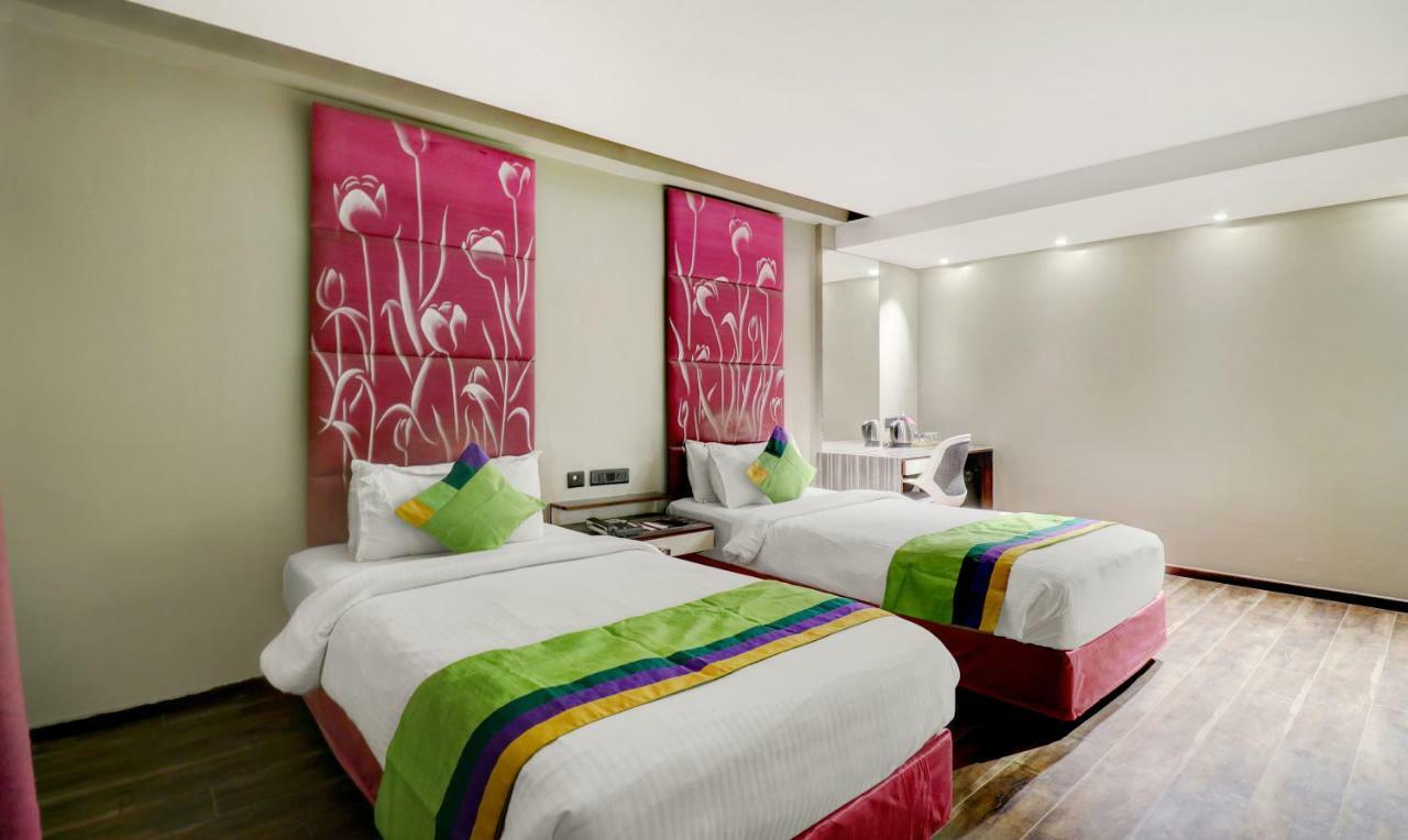 The Spring Hotell Chennai Exteriör bild