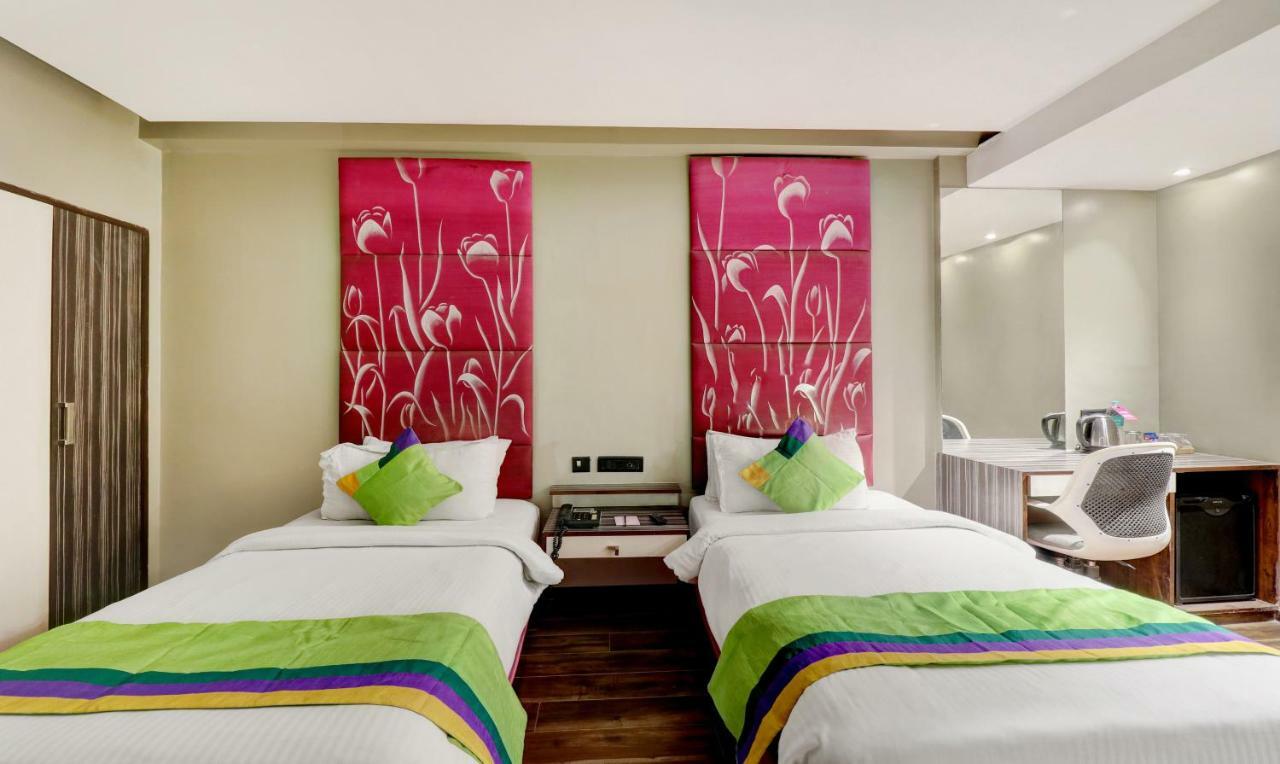 The Spring Hotell Chennai Exteriör bild