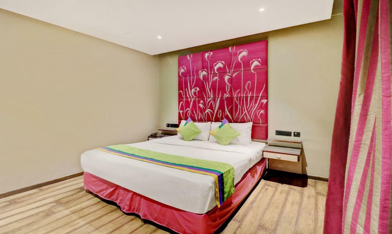 The Spring Hotell Chennai Exteriör bild
