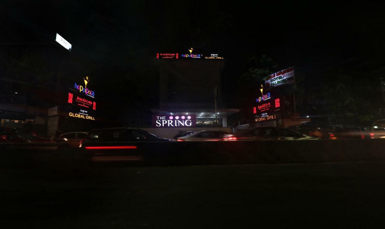 The Spring Hotell Chennai Exteriör bild