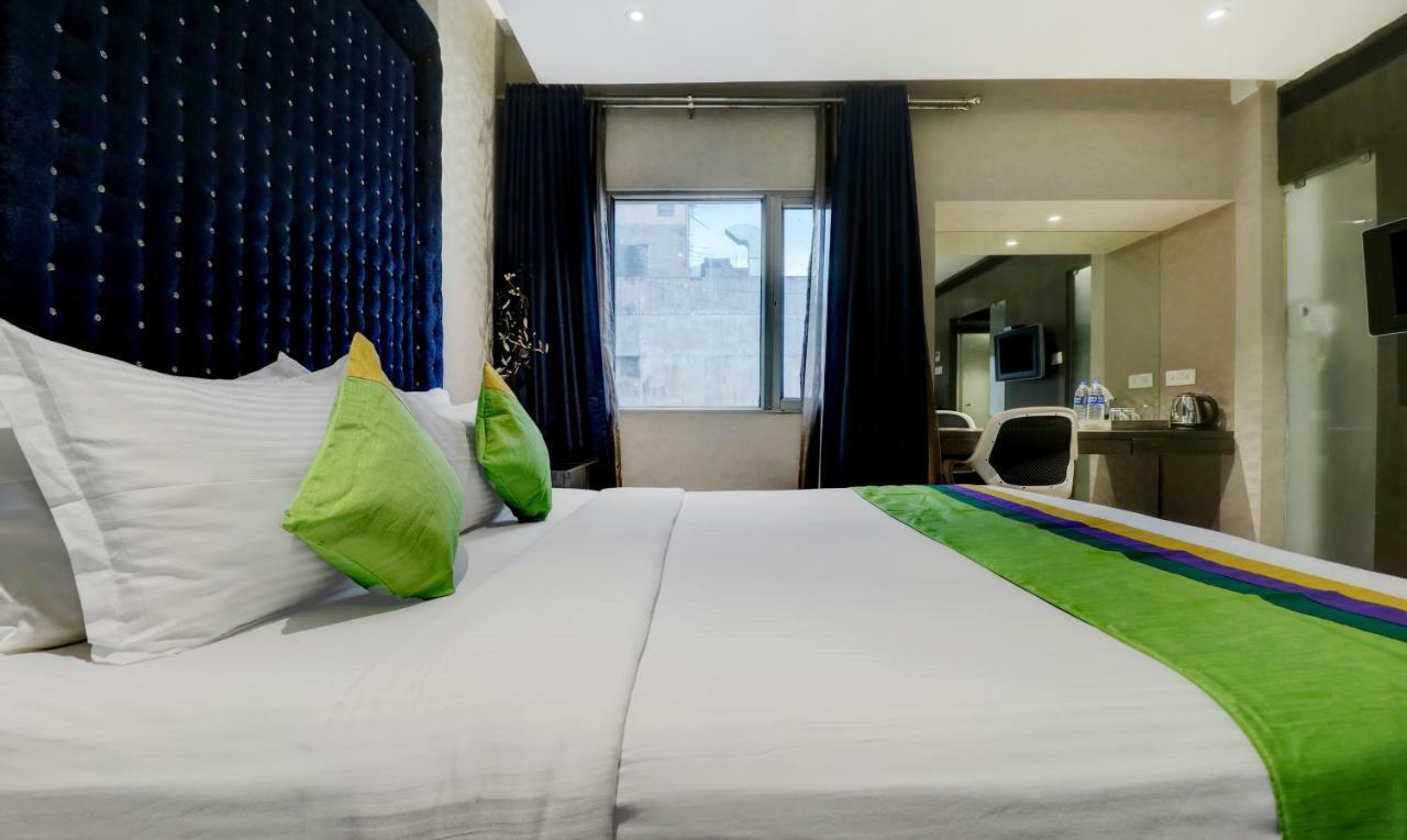 The Spring Hotell Chennai Exteriör bild