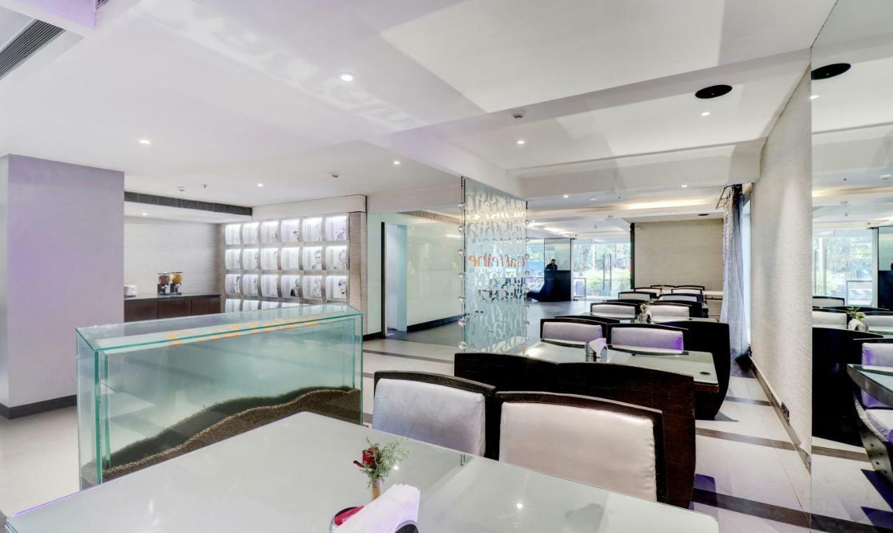 The Spring Hotell Chennai Exteriör bild