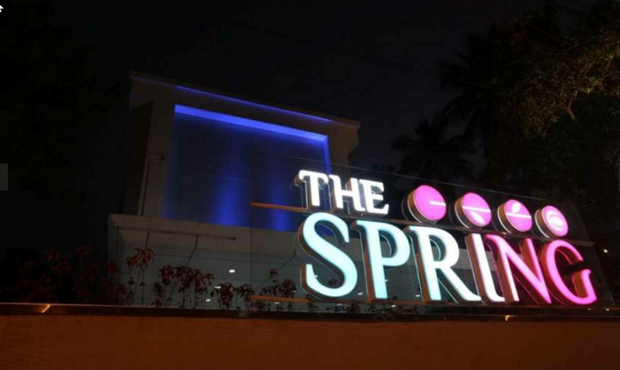 The Spring Hotell Chennai Exteriör bild